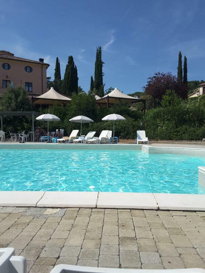 Апартаменты Monolocale Con Piscina S.Martino Рипарбелла Экстерьер фото